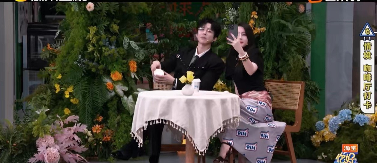 热巴是全场“团宠”实锤了！陈飞宇一句“我的最爱”甜度爆表，好六家族都爱她！迪丽热