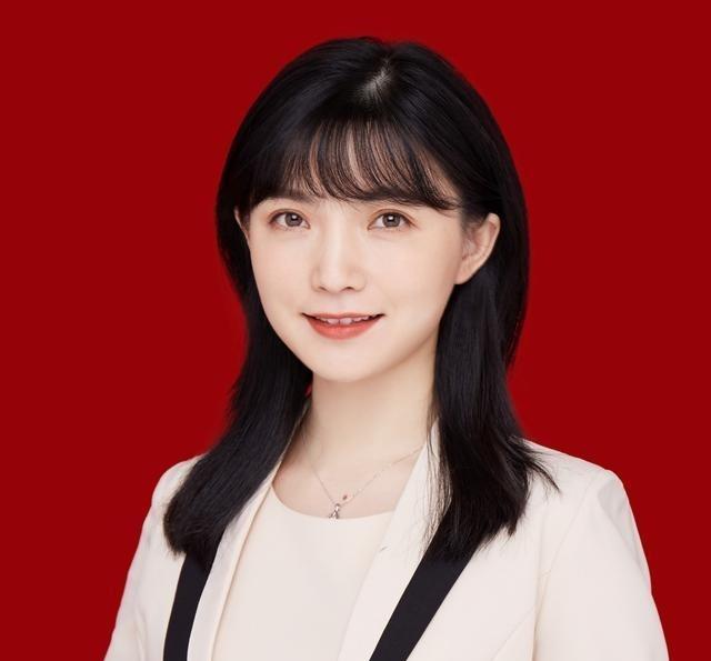 重庆大学最美女老师，上课从来都不水，年过三十却仍如美丽少女
鲜佳出生在普通家庭，