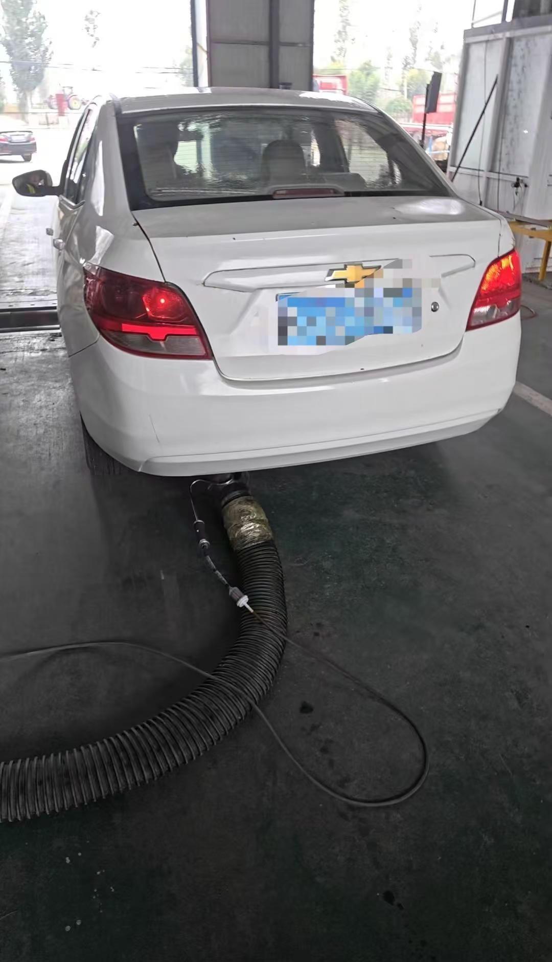 时间过得真快 它陪伴十年了虽然不是什么豪车 能代步省油就行 靠自己还记得刚买来它