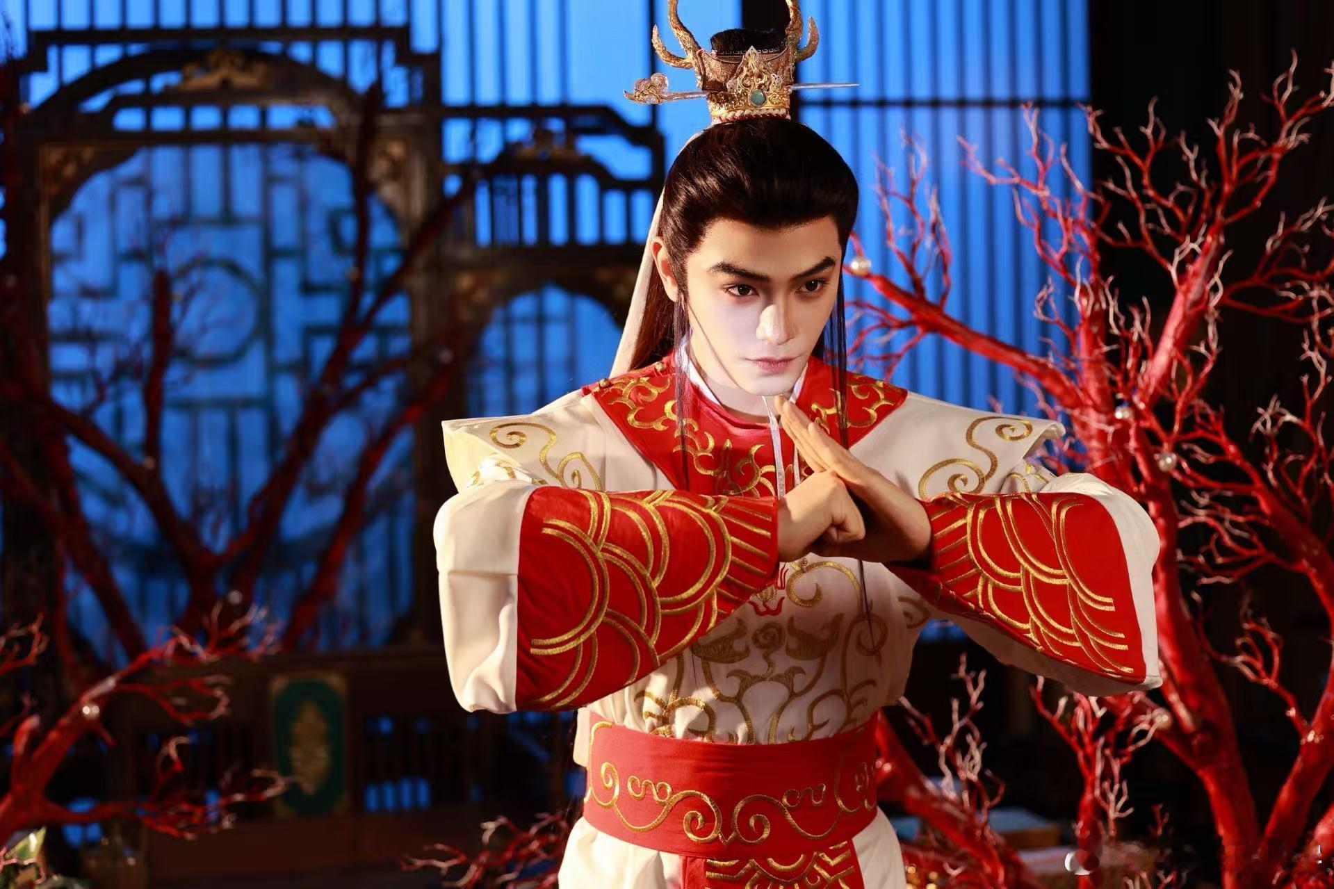 丁禹兮cos白龙马好帅 老版情怀党直接满足！丁禹兮cos白龙马质感在线，英气逼人