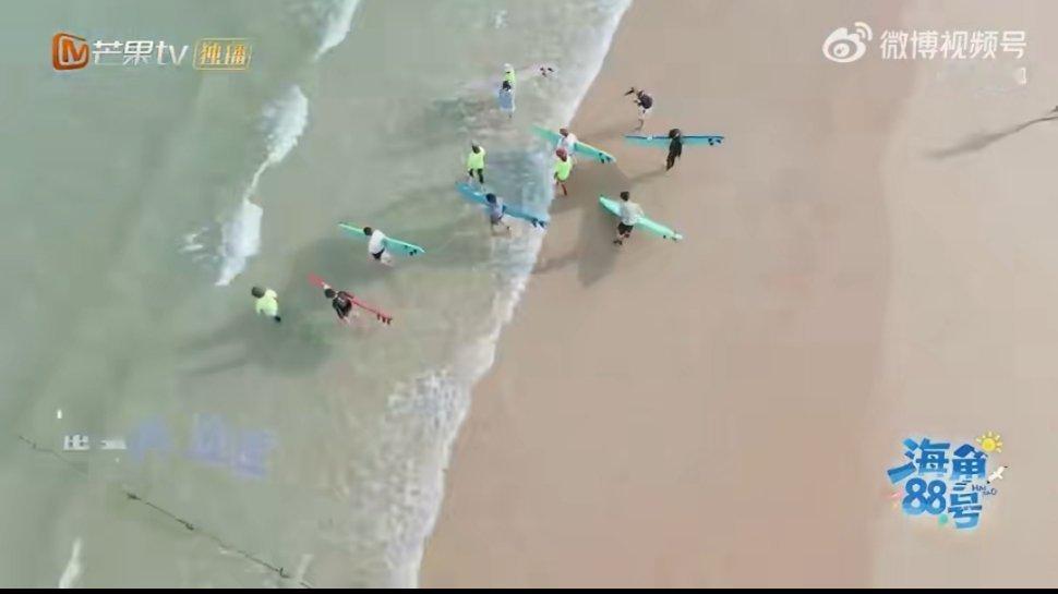 海角88号群像综艺细糠浪尖翻涌着少年们的笑声，岸边藏着温柔的凝望。《海角88号》