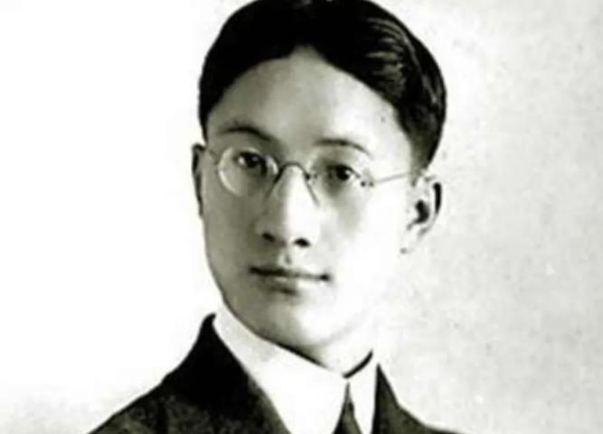 1931年，徐志摩回到家里，只见陆小曼在吞云吐雾，他苦口婆心劝道：“小曼，你能不