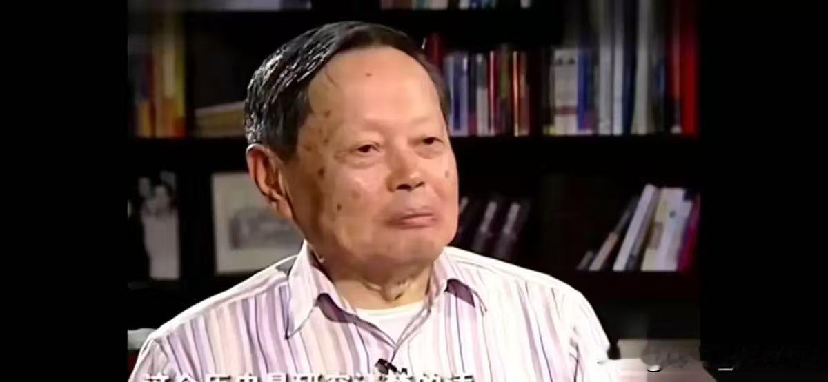 你见过82岁的人，轻轻一句话，却重得让人喘不过气吗？

主持人问杨振宁：“如果还