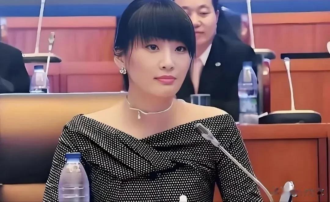 宗馥莉受过的伤害就不是伤害，她妈妈受的委屈不是委屈了？而伤害委屈时间是治愈不了的