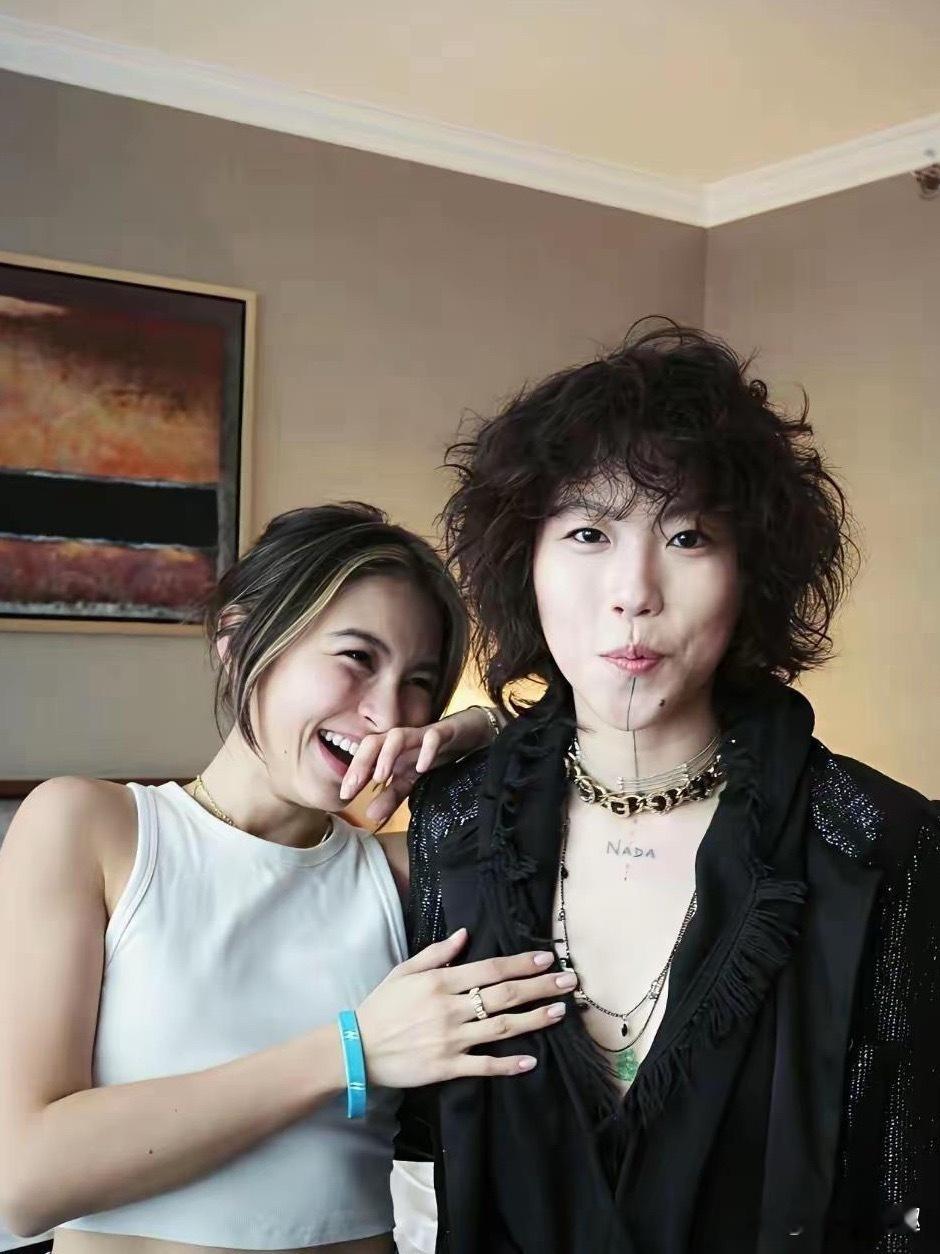 王菲估计头都大了，这女儿管还是不管好啊！ 
