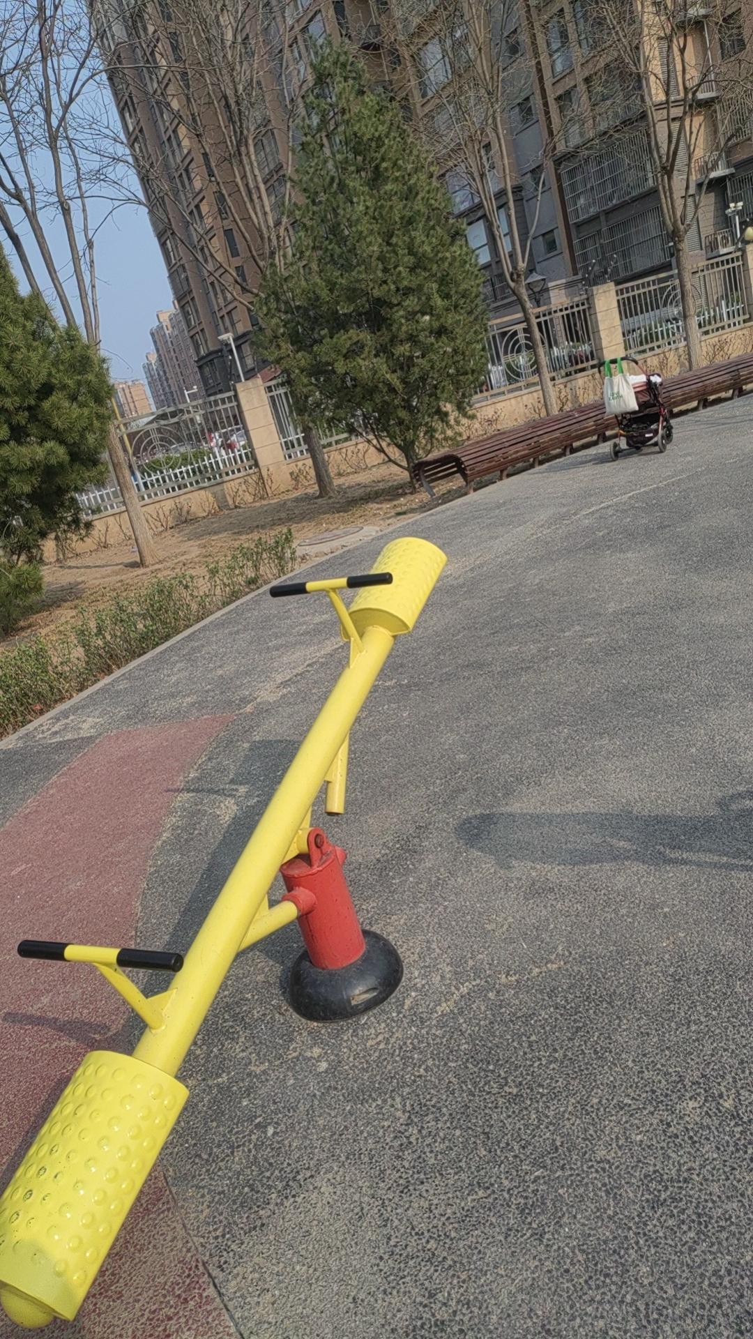 每天出去溜孩子，孩子就喜欢在这压游游。