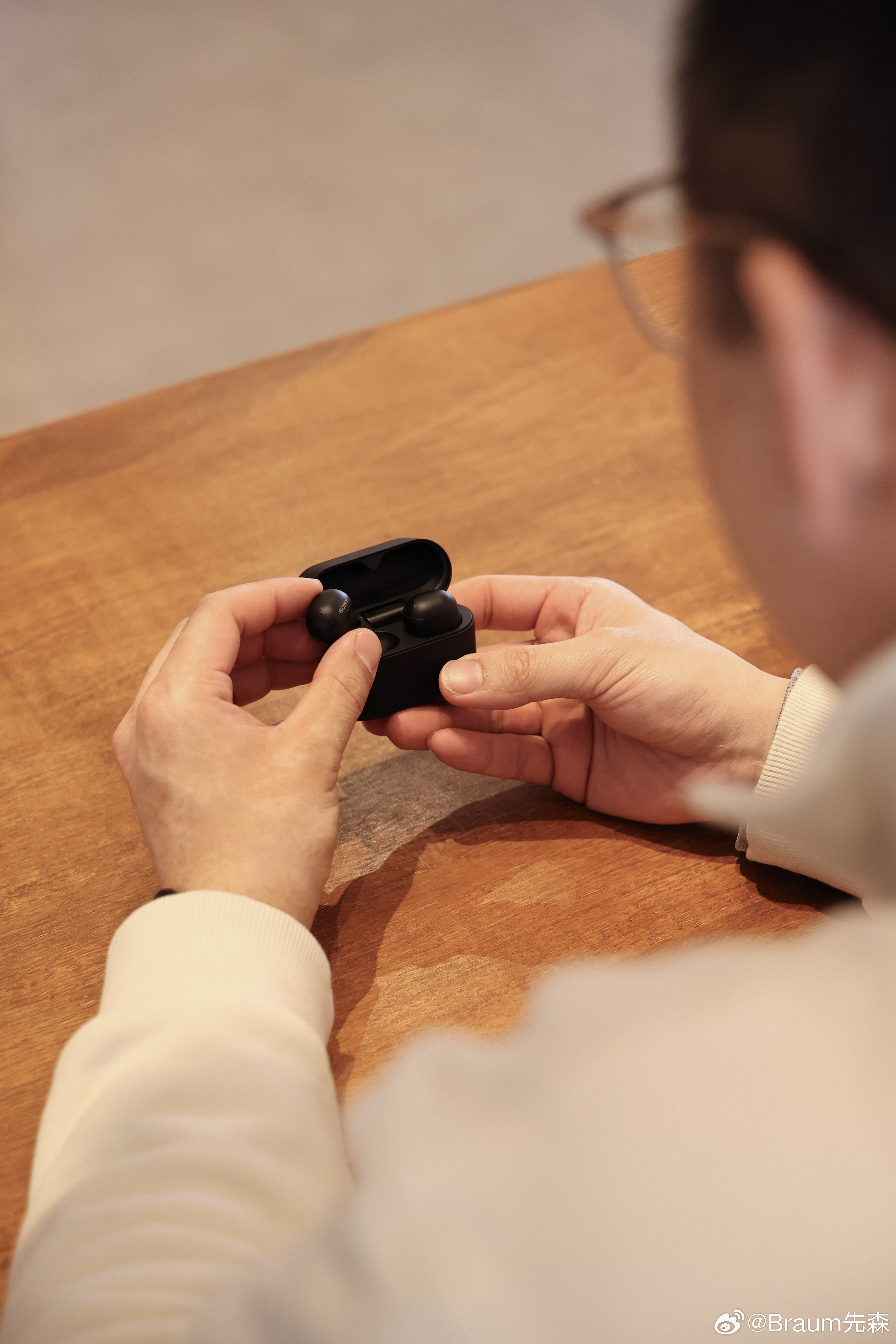 索尼的舒适区来了，这次我终于用上了他们的真无线当家旗舰，索尼降噪豆6 WF-10