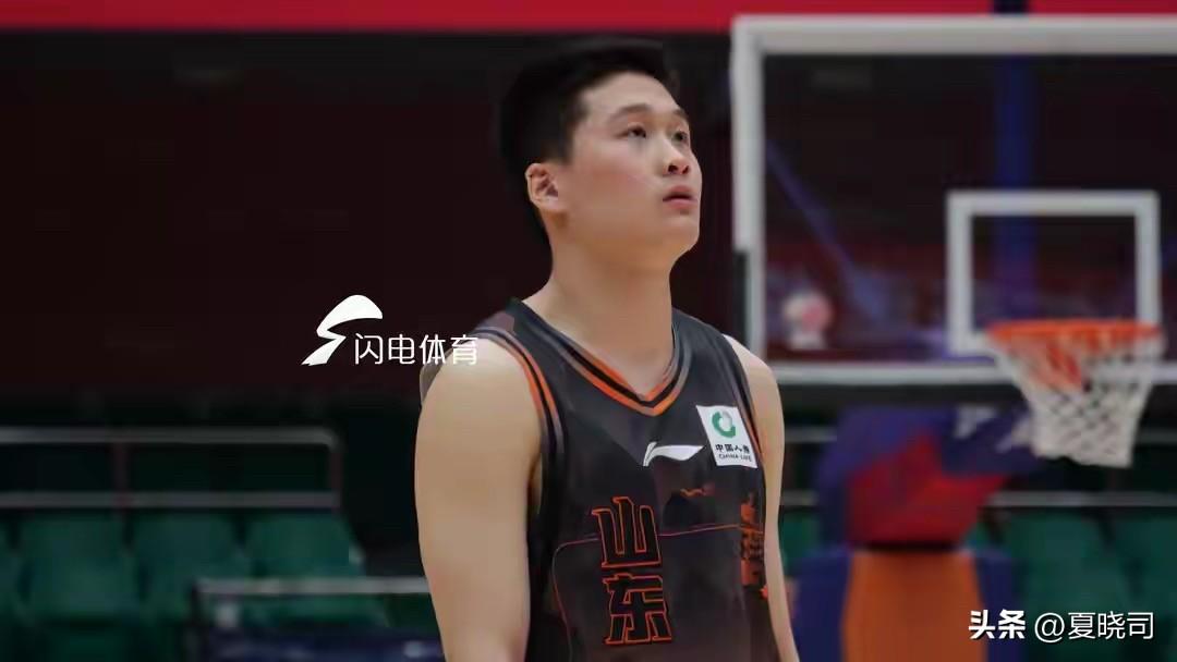 山东高速男篮客场不敌宁波，对手队史第一次战胜山东男篮，赛后在球场内疯狂庆祝，“这