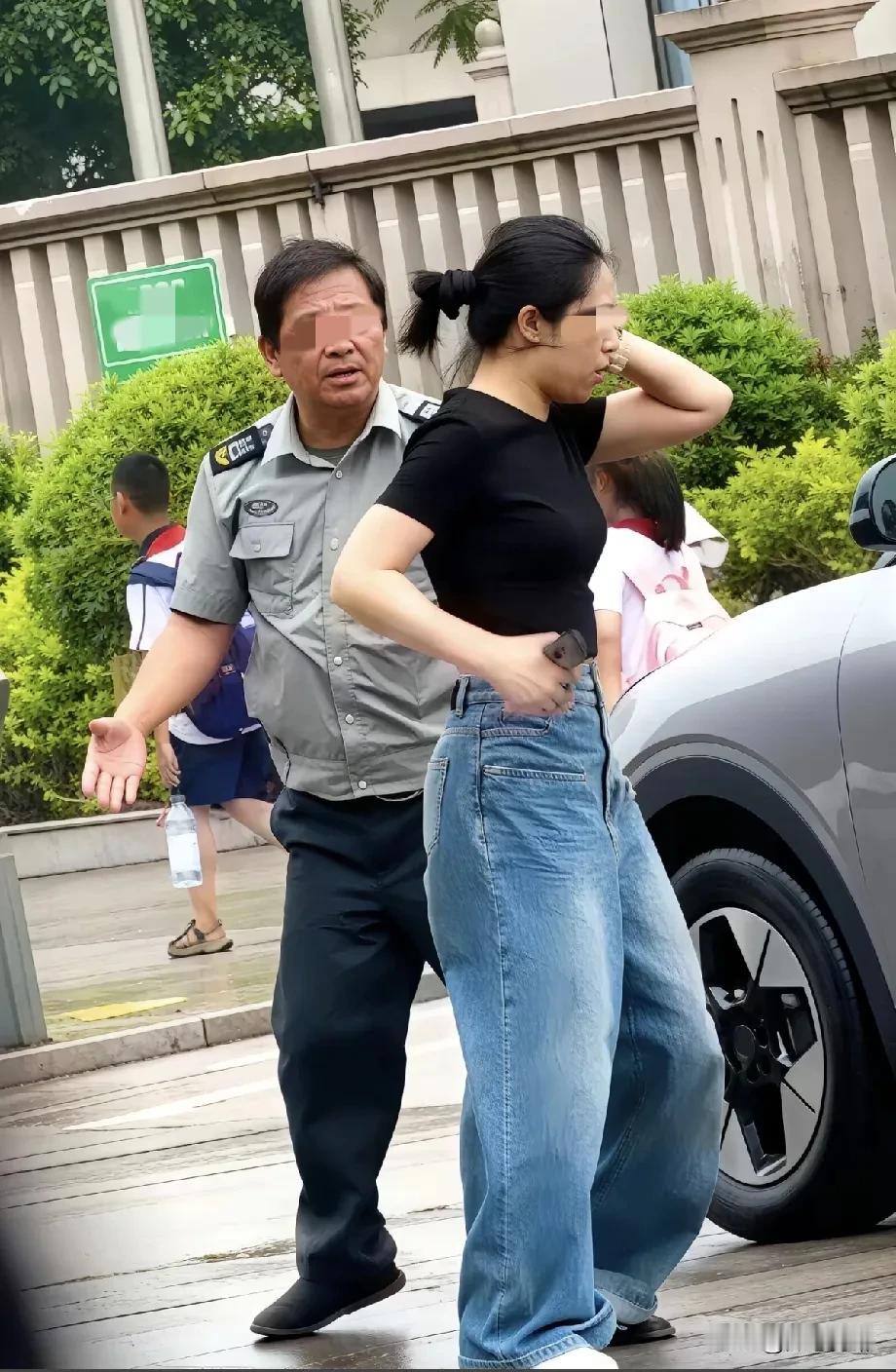 女子脚踹保安被扇耳光事件迎来新进展！女子经医院检查为耳膜穿孔，现场监控视频显示是