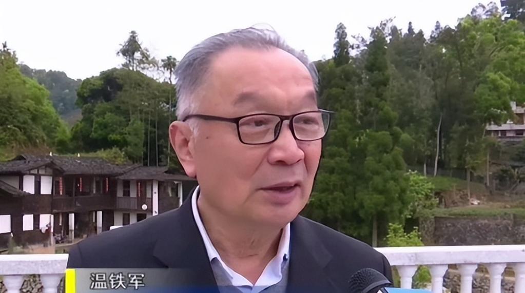 温铁军教授的一句话，一针见血：“我们为什么一定要走西方那条老路呢？”

温铁军教