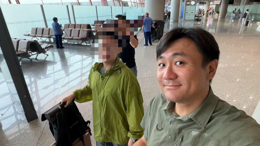 看最近一些同行招了不少00后的小助理，我痛定思痛不能被比下去，这次出差就找了个1
