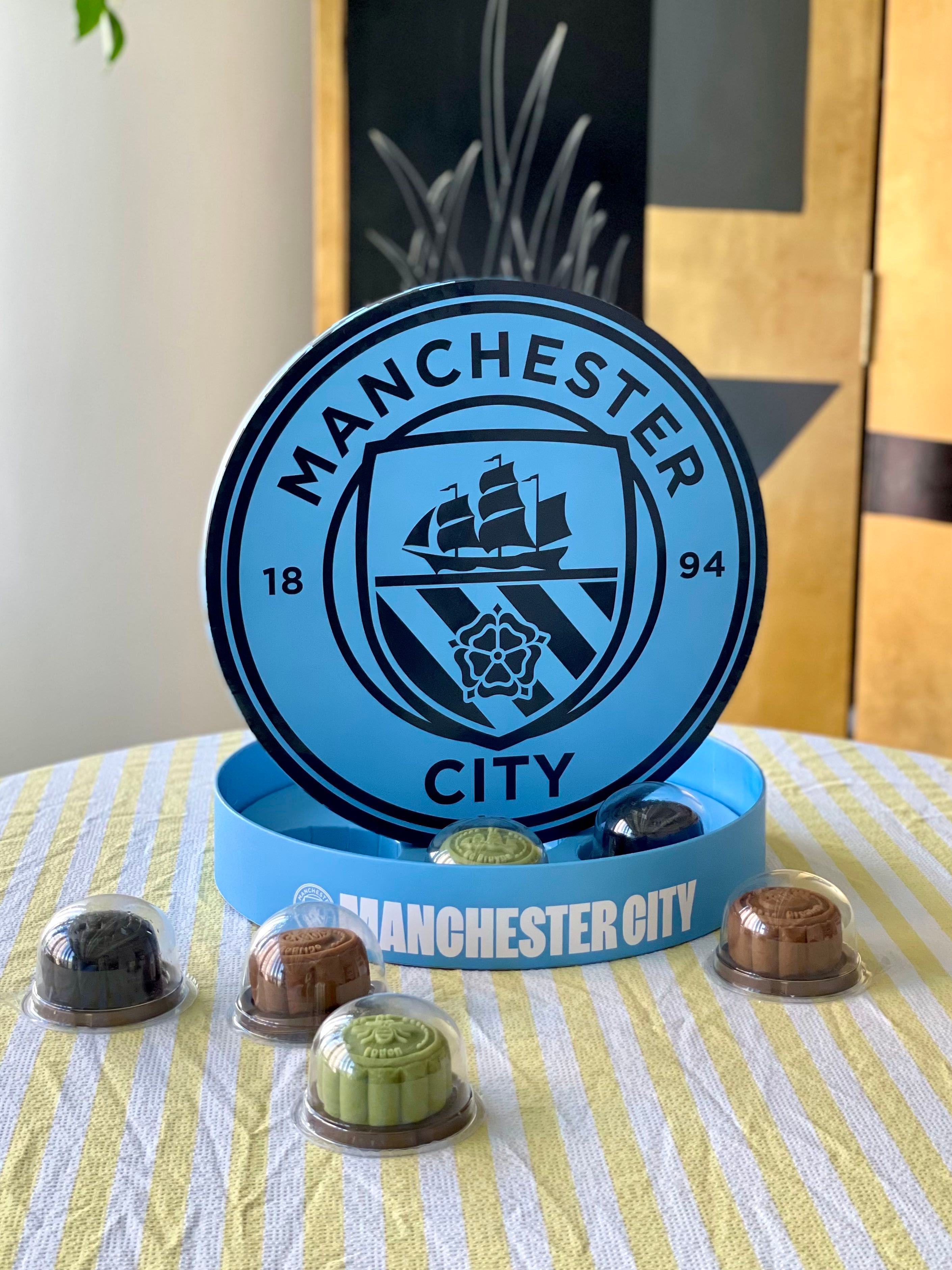 尝试月饼新口味，居然三个都没踩雷！！是和曼城足球俱乐部的联名，一般对联名产品没什