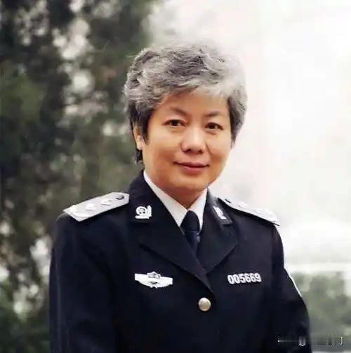 人民公安大学李玫瑾教授说：“心理学上最残忍的教育，就是让孩子怕你，如果一个孩子在