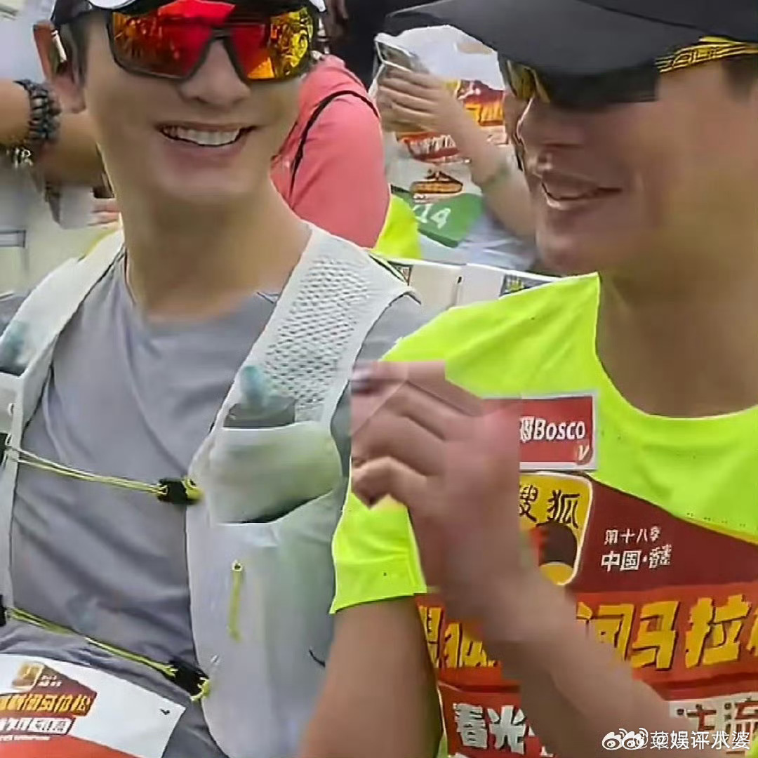 黄宗泽比黄晓明还会饭撒谁能想到两个霸总专业户凑一起能这么搞笑🤣!黄晓明熟练出招