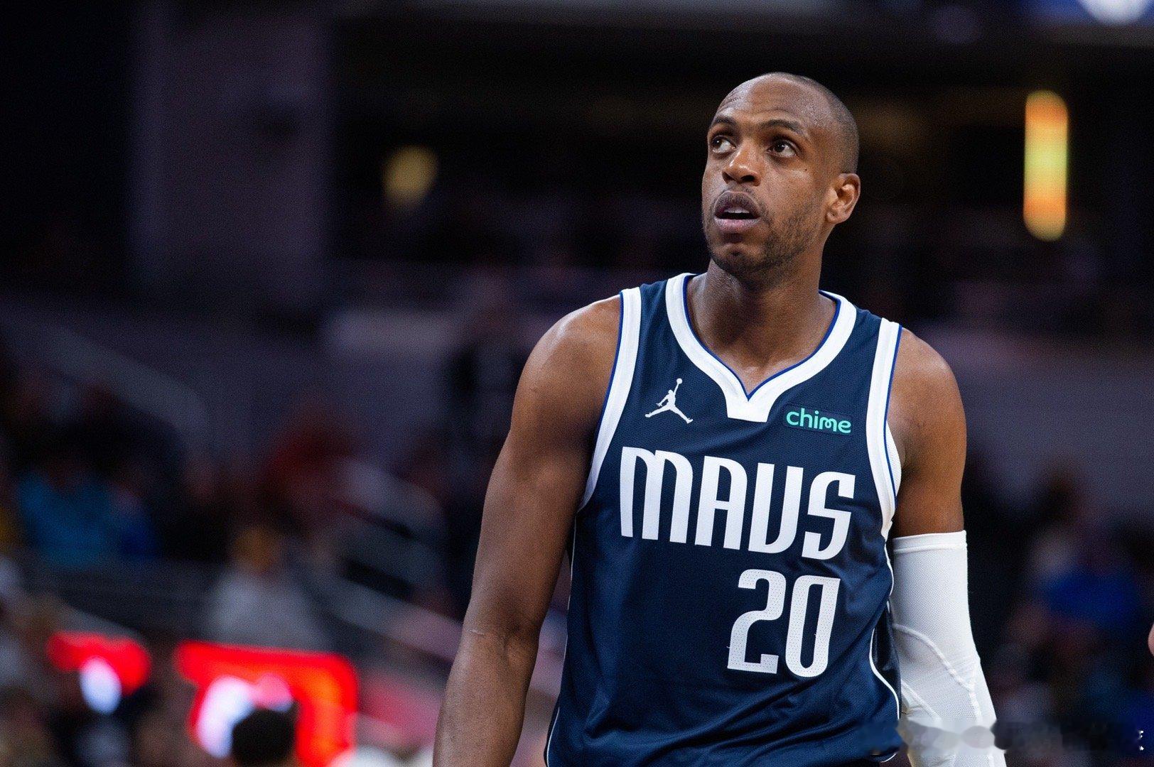 可否一试？据此前报道，独行侠将老将米德尔顿是否留队的决定权交给他自己。火箭媒体人