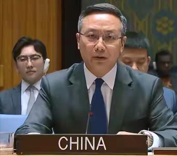 1880年腊月，琉球使者林世功在北京总理衙门前三叩首后自刎。血书里“琉球亡则东海