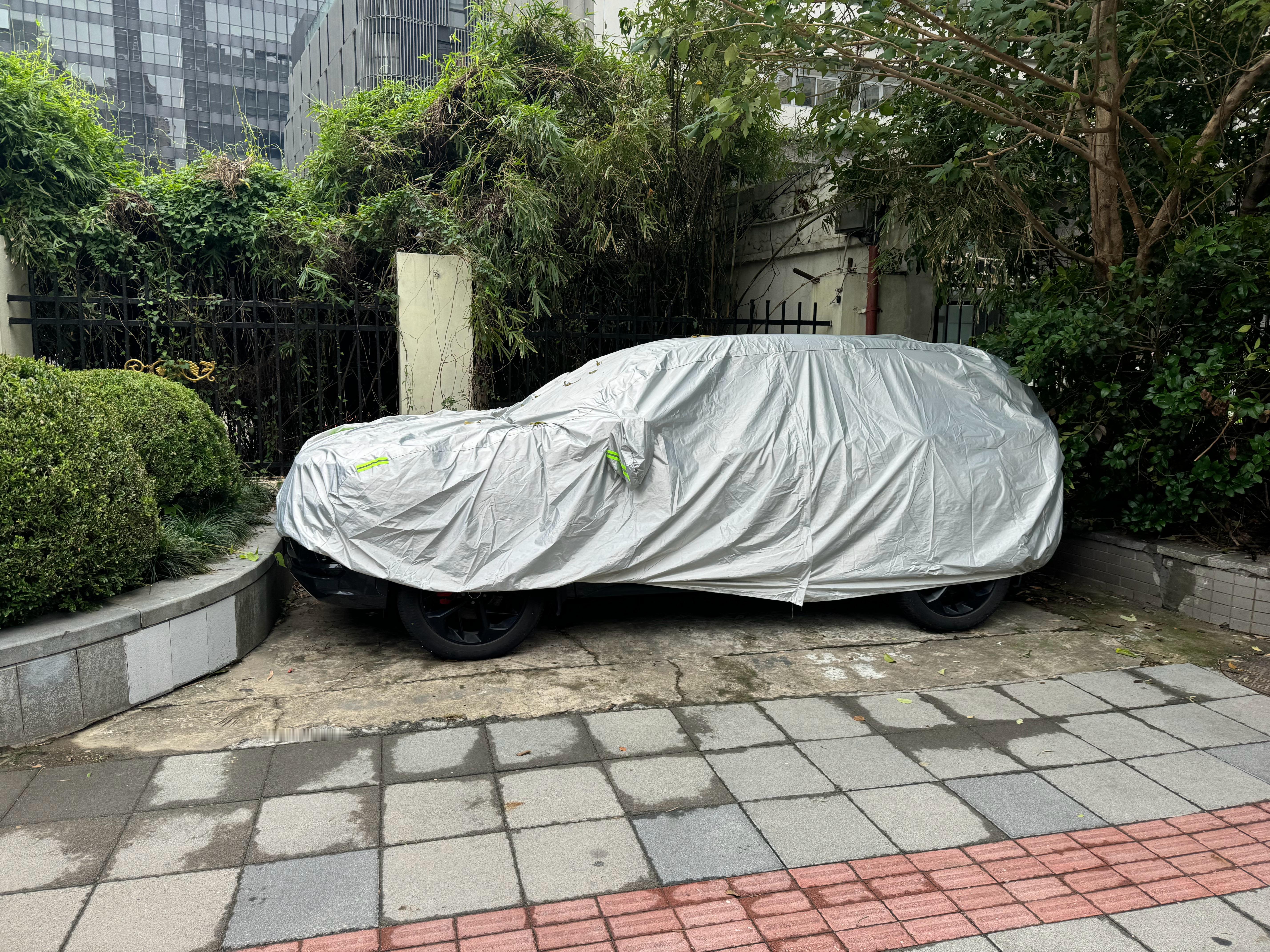 在路上看到个这车的停车场景，突然就想到了腾势Z9 GT的圆规停车[笑而不语]这距