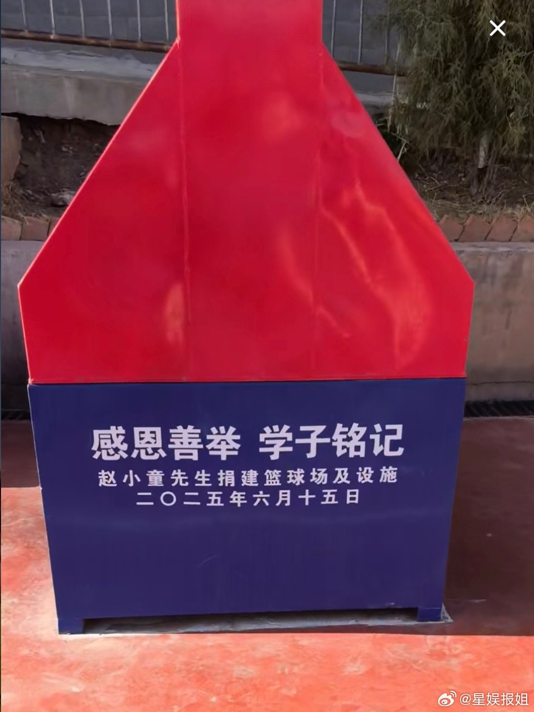 禾伙人在囊谦建了一座护花阁从未谋面的女孩们，正在互相托举。囊谦的“护花阁”亮起了