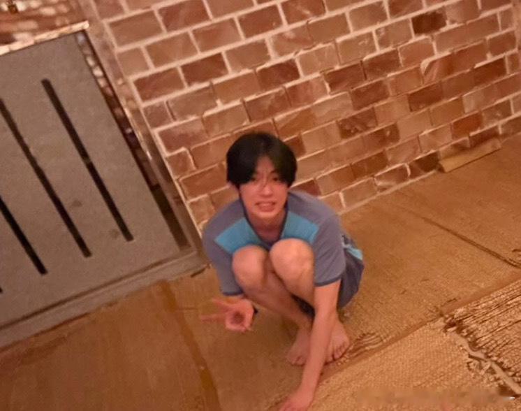 我哥哥看起来很不聪明 