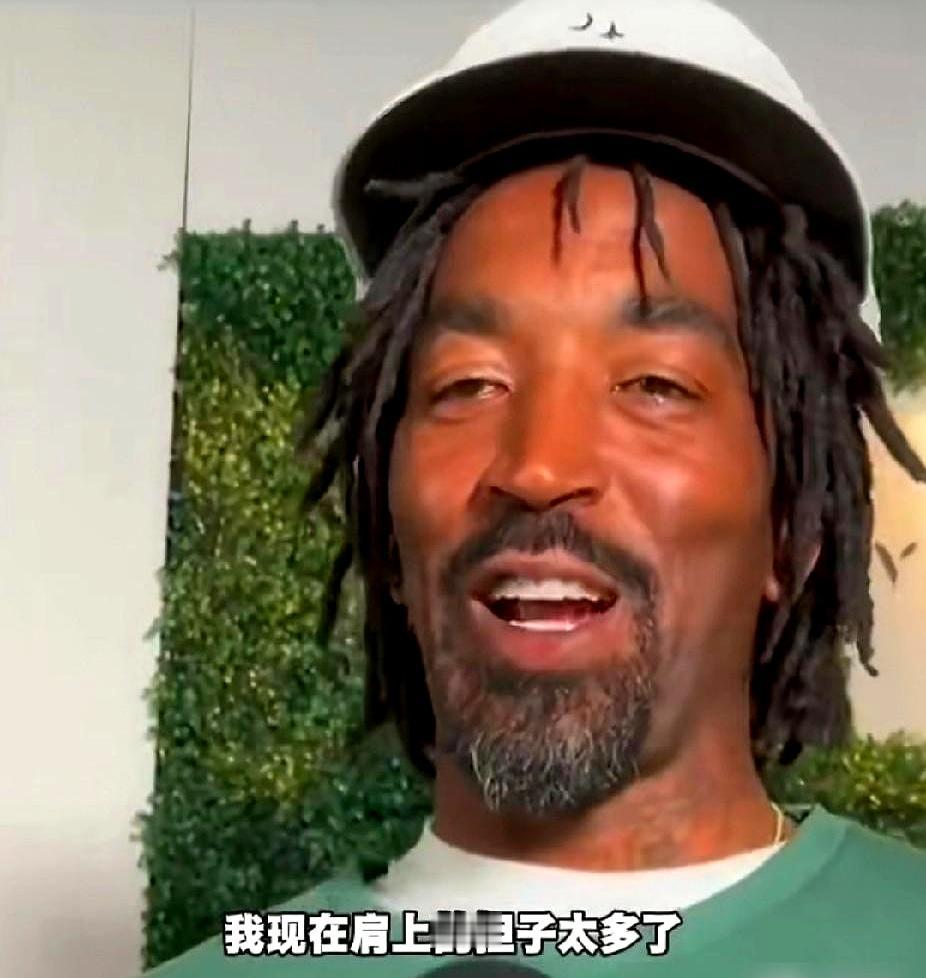 41岁的詹姆斯，为了打一场高尔夫，竟然向老队友史密斯发了条拒约短信。
 

湖人