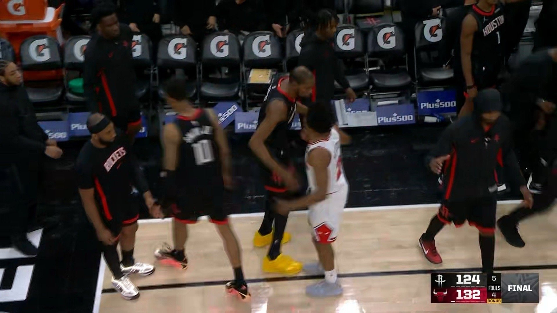 湖人侠！火箭客场124-132不敌公牛杜兰特空砍40分，公牛全队投进19记三分，