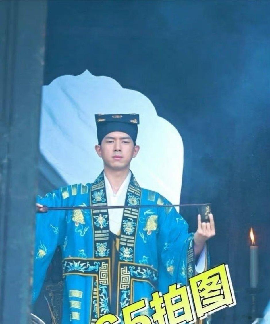 李现新剧的造型怎么样，看起来类似古董局中局那种 ​​​
