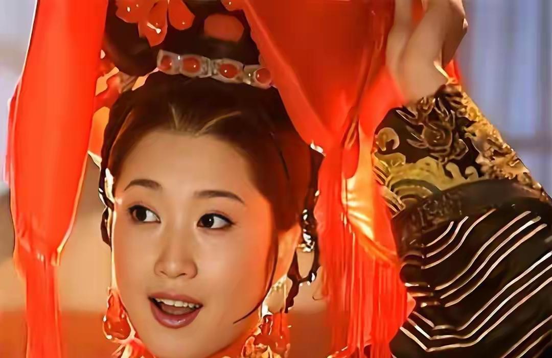 1665年，11岁的康熙娶了年仅12岁的赫舍里氏，不料，洞房时已经等不及的赫舍里