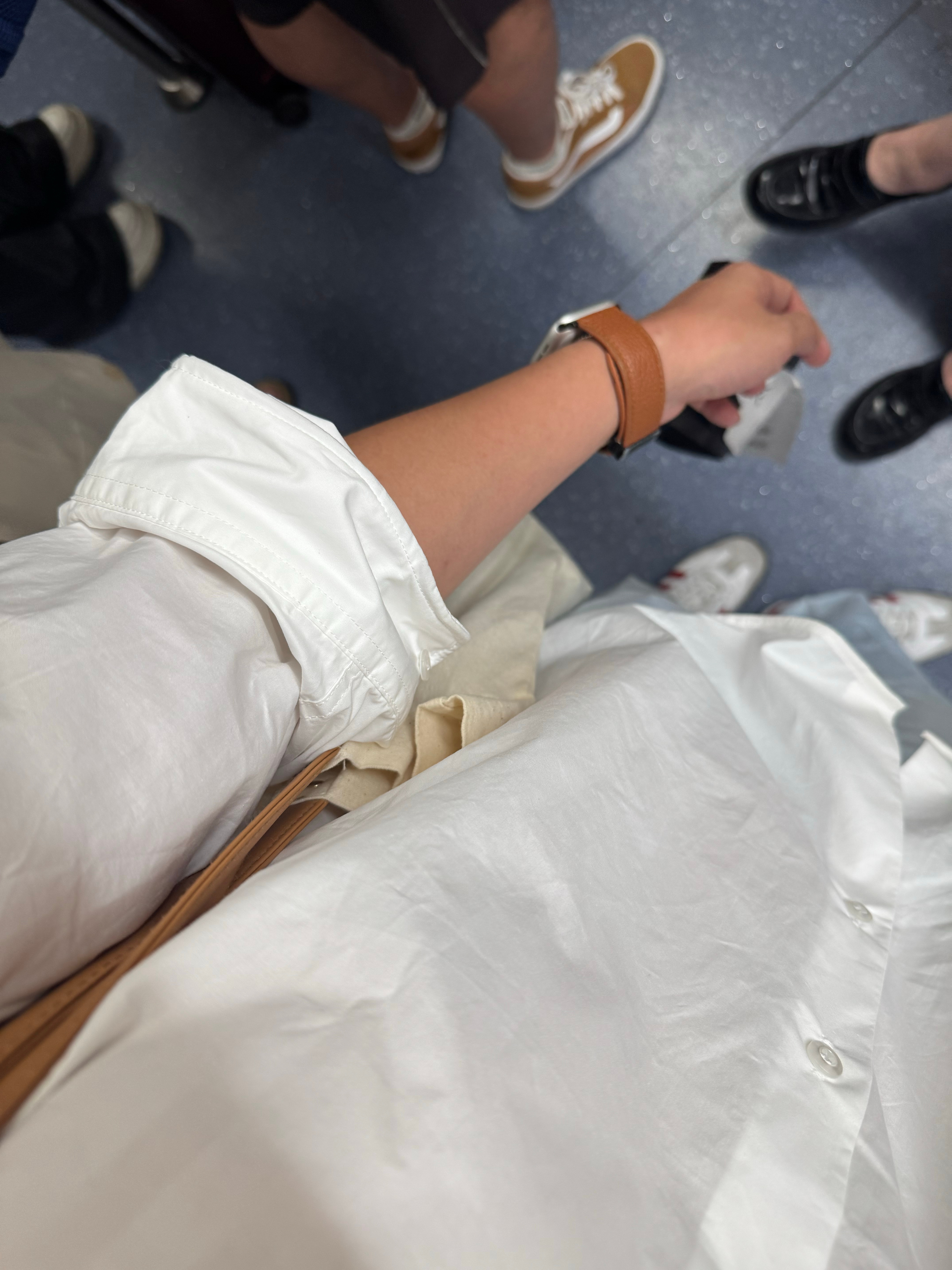 早晨研习红薯卷衬衫袖子教程十分钟，咋这么难，做体面人真不容易 