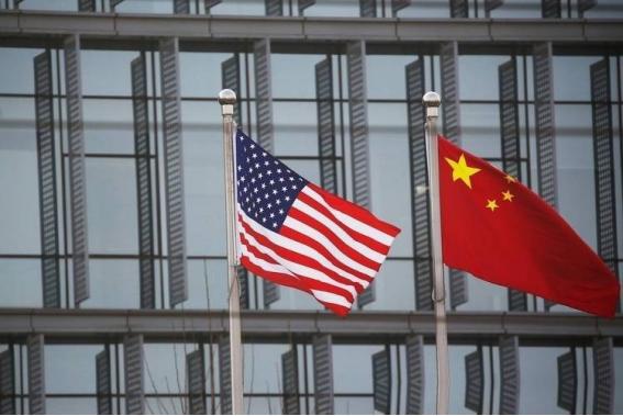 一位美籍华人曾经表示：“自从美国用B2轰炸了伊朗之后，让中国人彻底失去了信心”。