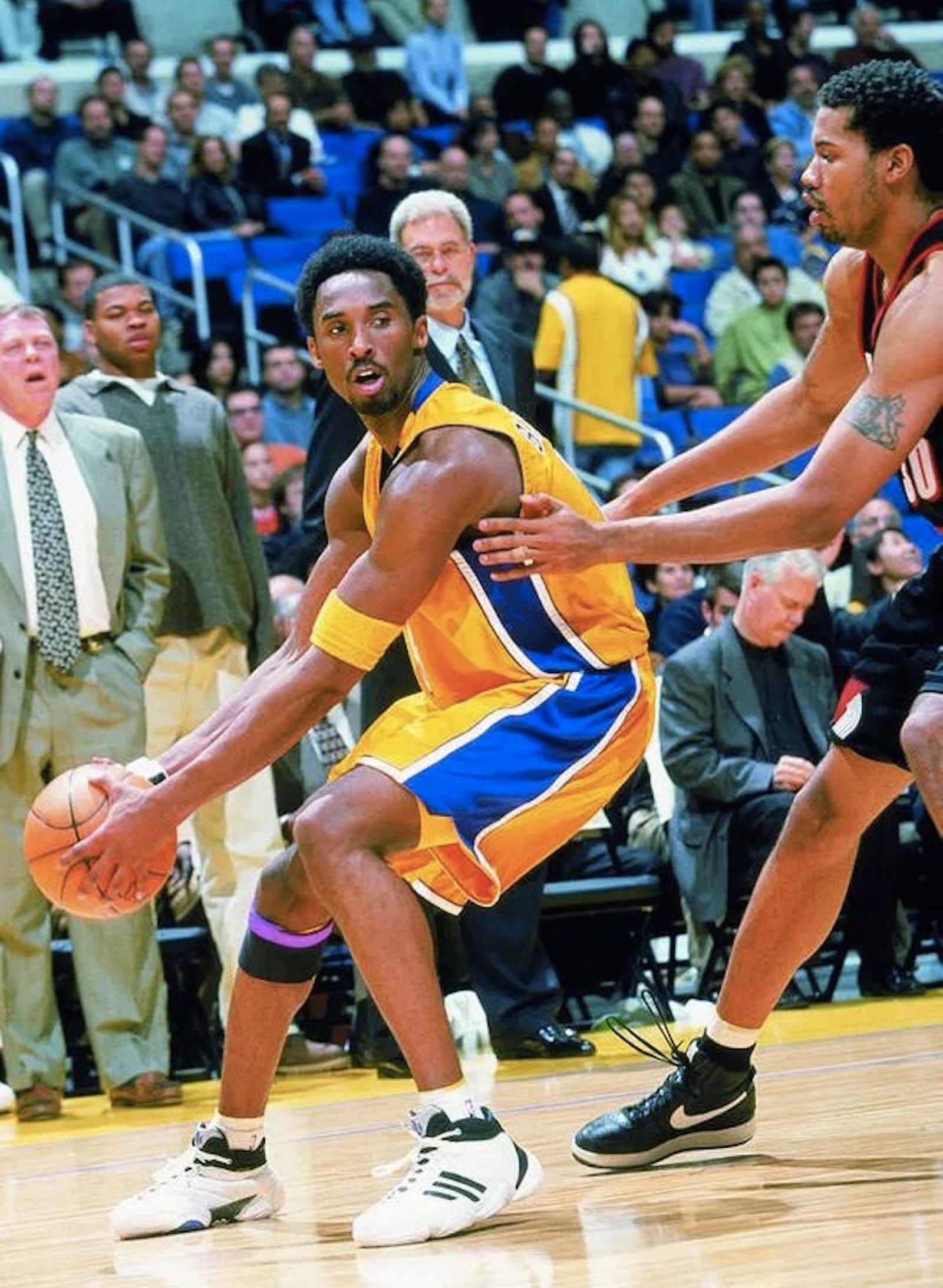 阿迪达斯计划于2026年复刻EQT KB8 III重新命名为Crazy 3  最