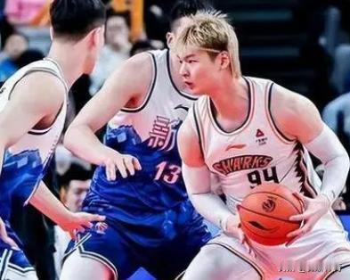 北京时间3月28日19：35，CBA常规赛第49轮，新疆男篮客场挑战上海男篮！
