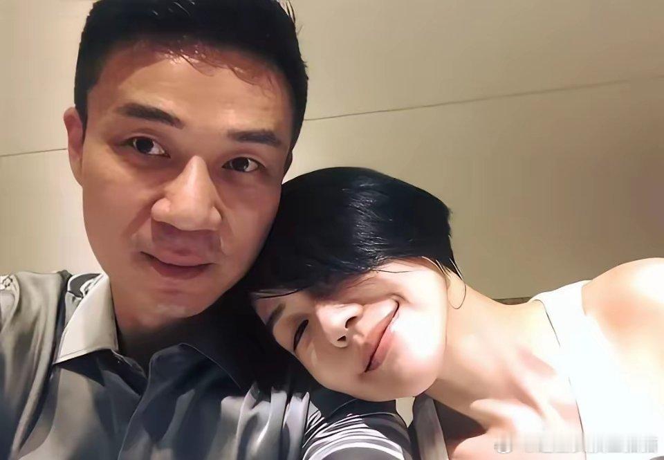 小S想助推二女儿Lily，结果始料未及，重庆网民满满正能量，把小S的二女儿广告，