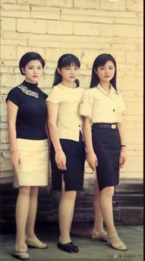 青春岁月似一首悠扬的歌，姐妹情便是那最美旋律。有三位姐妹，自1979年走到如今。