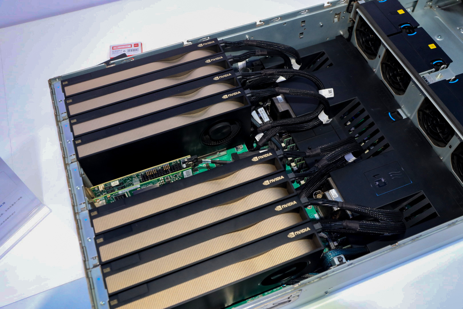 在WAIC2026上，NVIDIA NPN合作伙伴旭祥聚焦在AI算力赛道，带了覆