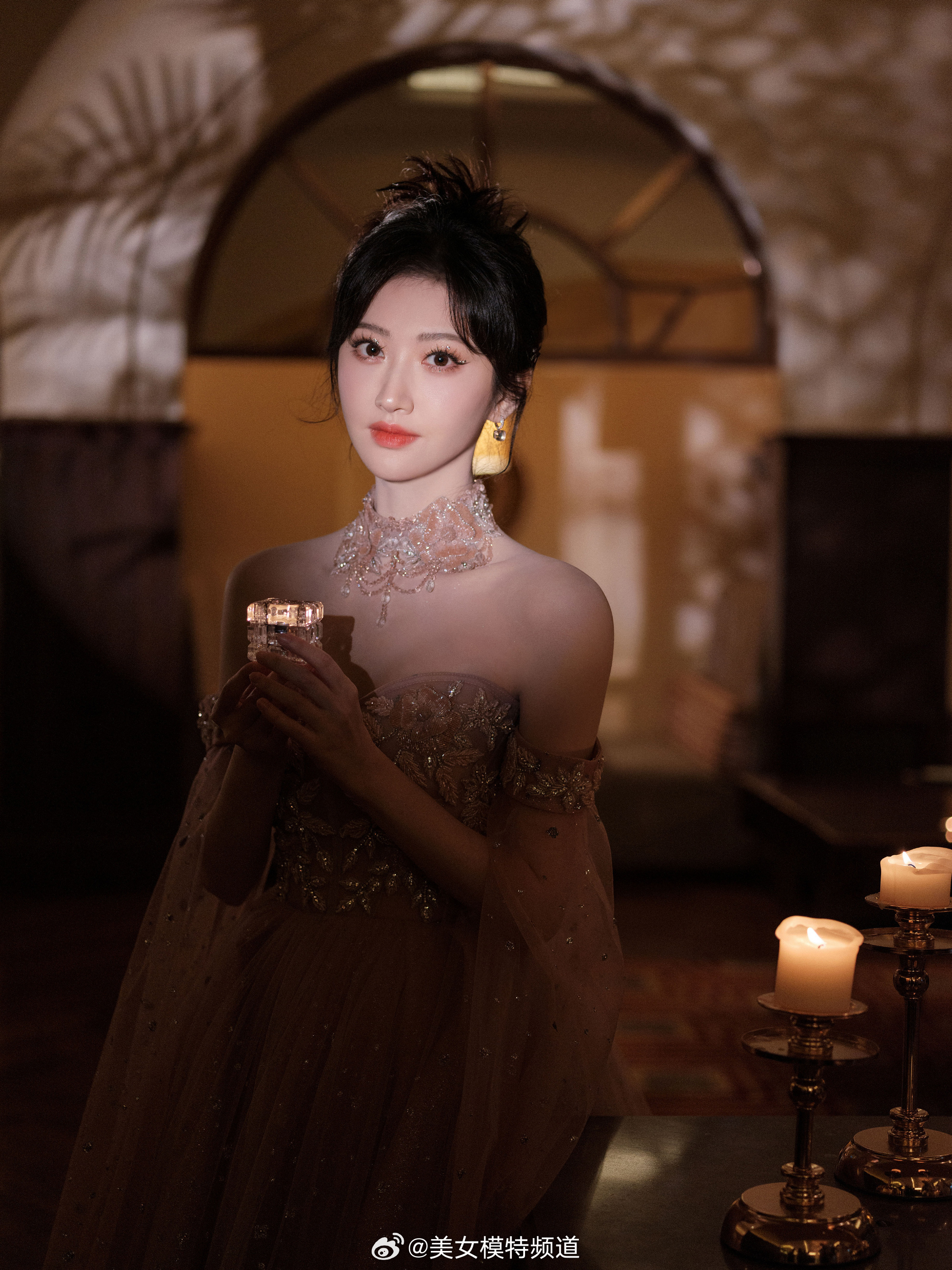 景甜澳门之歌舞台造型 