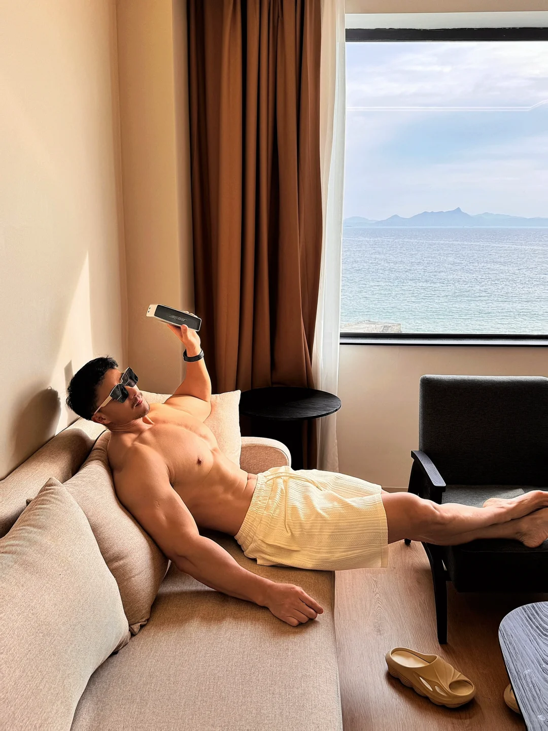 远离喧嚣，推窗看海，听浪说晚安