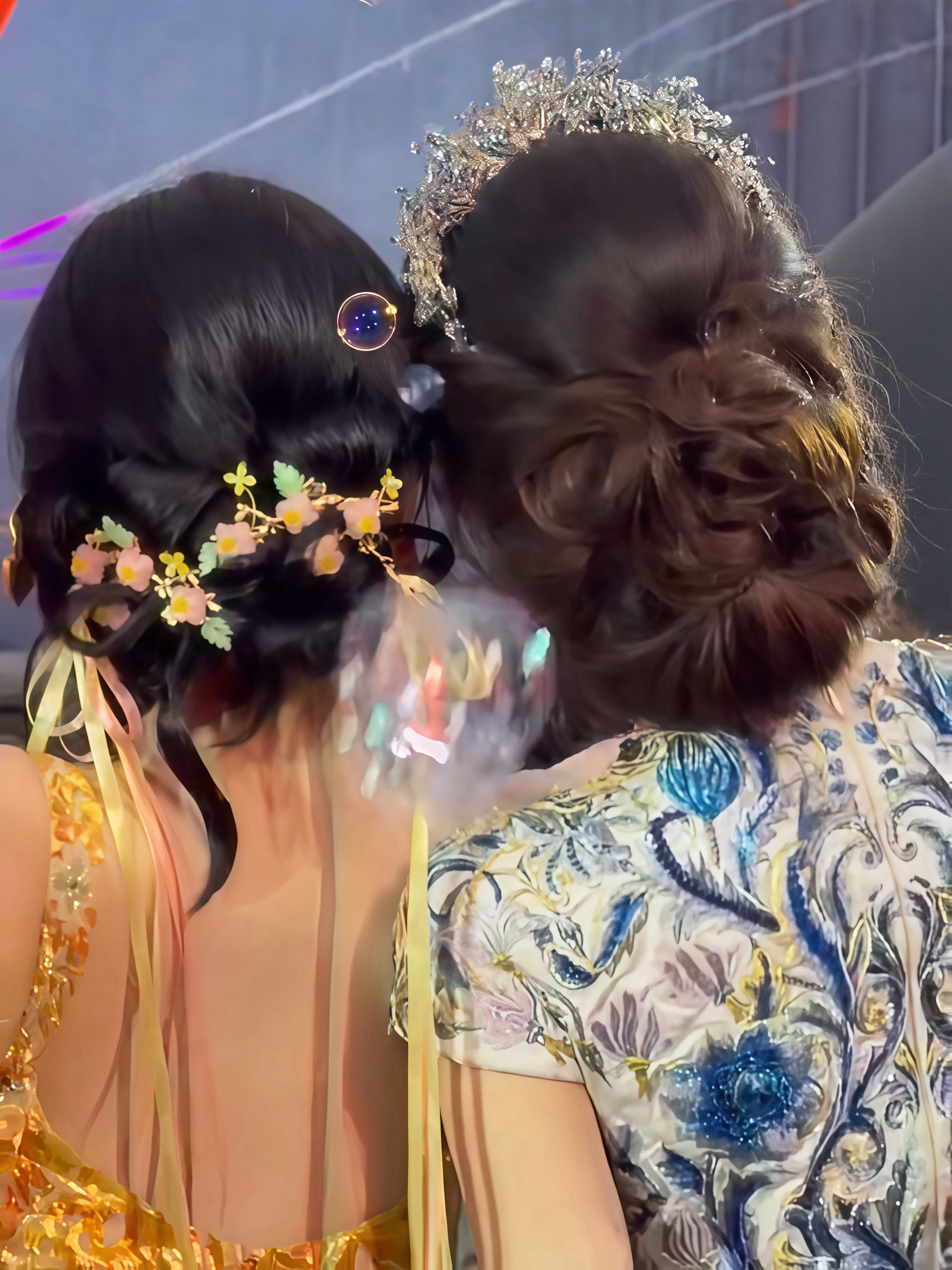 女明星们合照就是背影都是香气。 