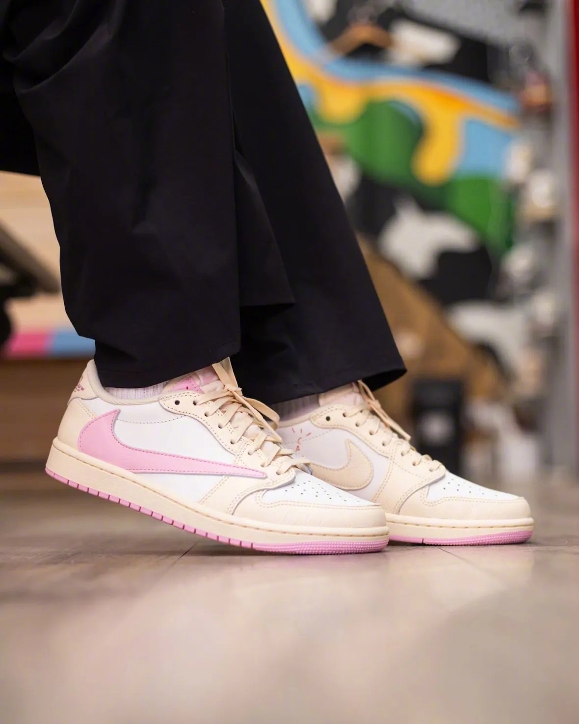 Travis Scott x Air Jordan 1 Low OG粉色倒钩「P