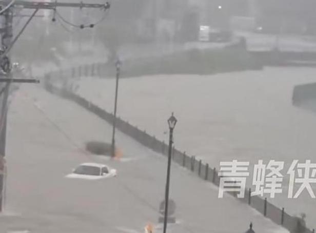亚运倒计时10天，名古屋的场馆顶不住了。

暴雨突袭，地铁变“瀑布”，场馆变“水