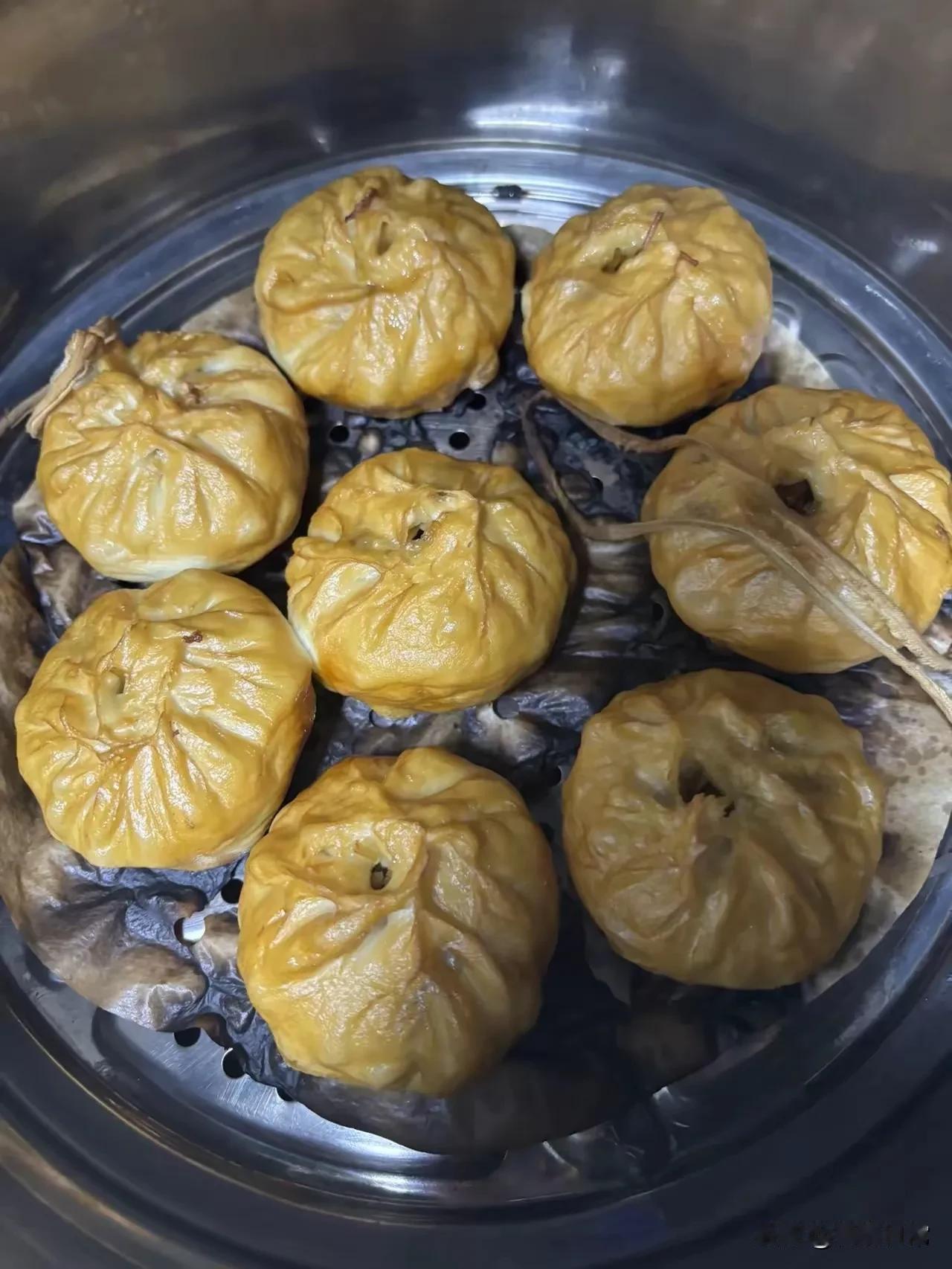我不明白，别人蒸的包子又大又白，为什么我蒸的包子，会变黄色又不大，请问究竟是那个