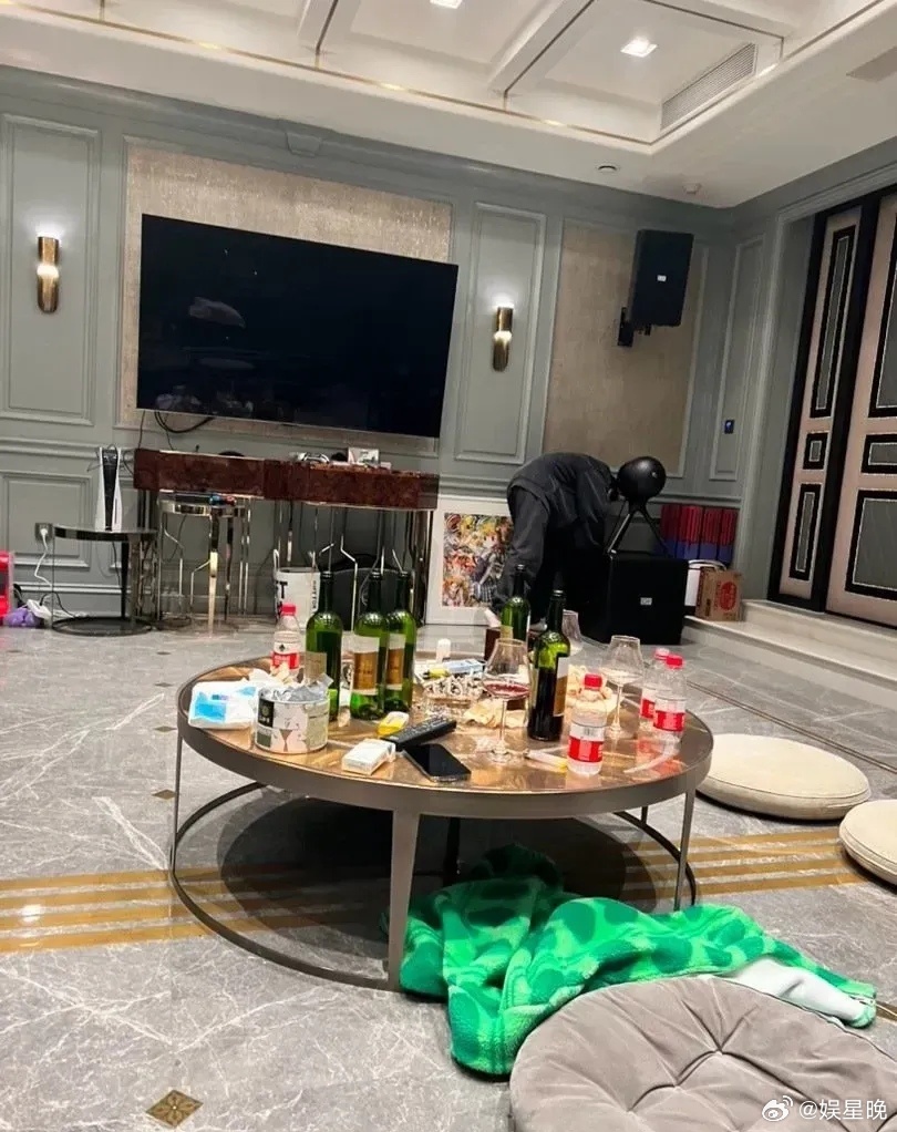 鹿晗家的装修不过有个细节很值得注意，那就是司晓迪晒出来的照片，居然和鹿晗家的装修