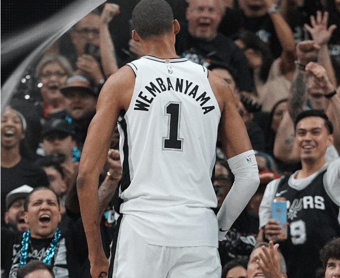 NBA季后赛正在打，马刺和森林狼的系列赛到了关键的G2。上一场G1，马刺在主场输