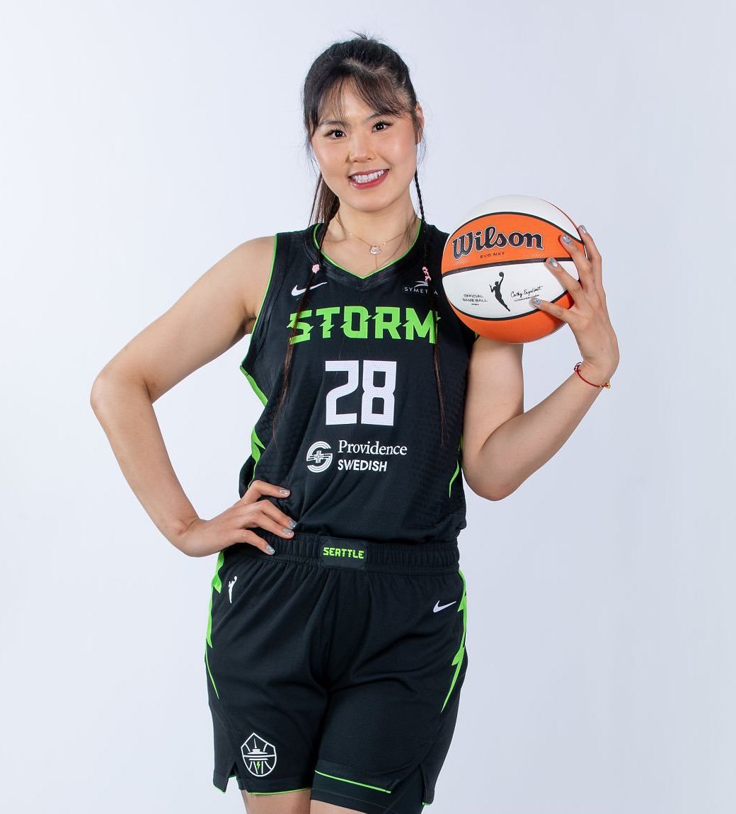 随着 Teaira McCowan（场均5.1分4.8篮板） 和 Luisa G