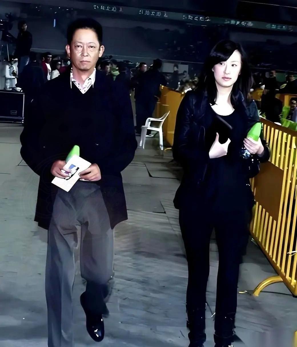 说真的，每次看到王志文和他老婆陈坚红的新闻，都觉得特有意思。
一个亿万身家的女老