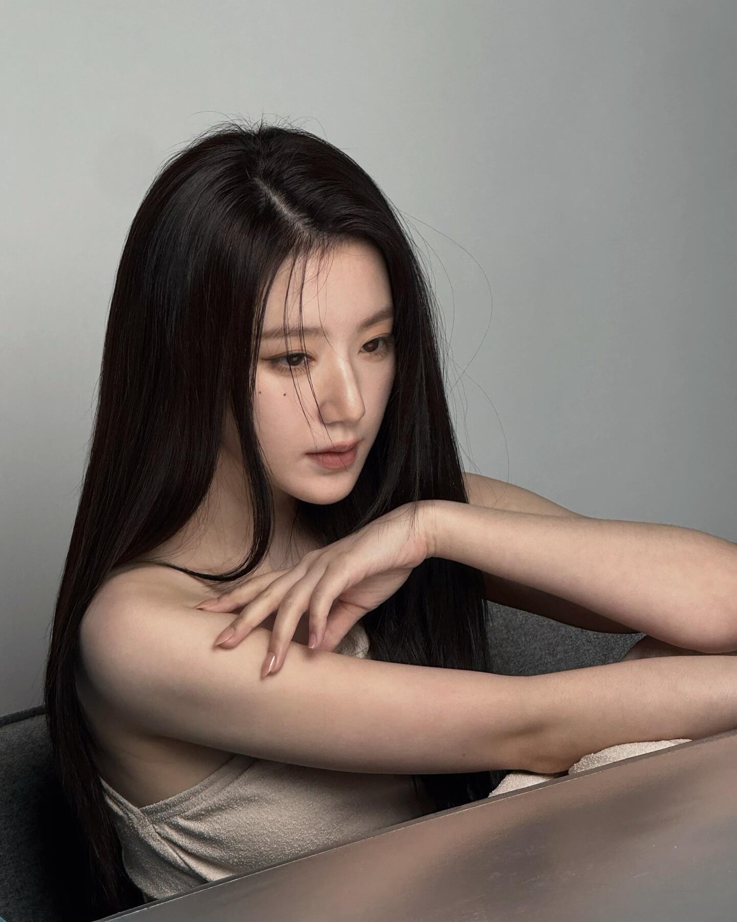 idle回归预告 【叶舒华】极致乌发白肤造就的顶级女鬼塑 