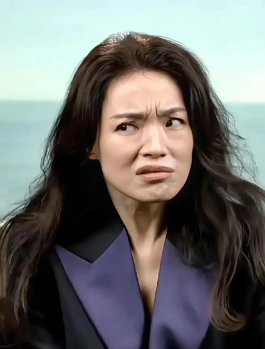 王晶最近在一次公开场合说，男人如果不懂莫文蔚和舒淇的美，就说明不够成熟。
这话一