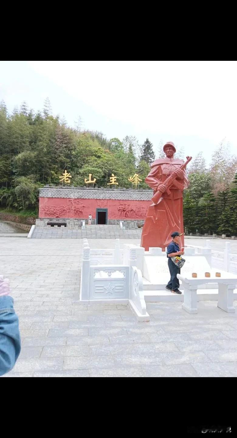“我的婆娘，山沟里人，两个孩子还太小，如果我不在了，请你转告他。为了他今后的生活