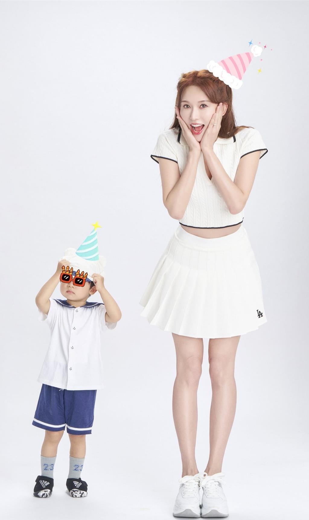 儿子经常夸林志玲漂亮儿子捧林志玲脸说妈妈卡哇伊 据台媒，经纪人分享了几段林志玲母