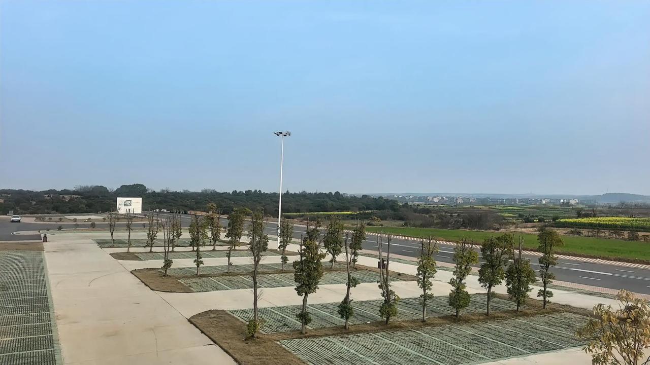 做自己，才最值钱。

每天只问自己一件事——我今天做了赚钱、成长、复盘的动作吗？