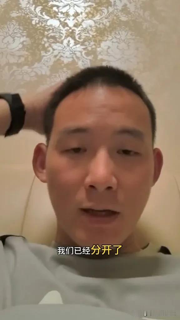 谢浩男和爸爸妹妹分开了，三个人哭成一团[流泪]

我以为谢爸带那么多行李，会陪着